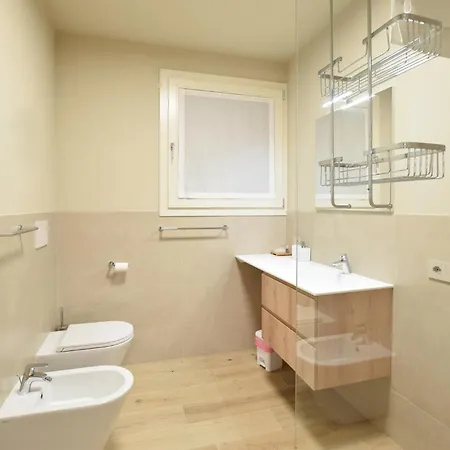Schöne 1-zimmer-wohnung In Premaor